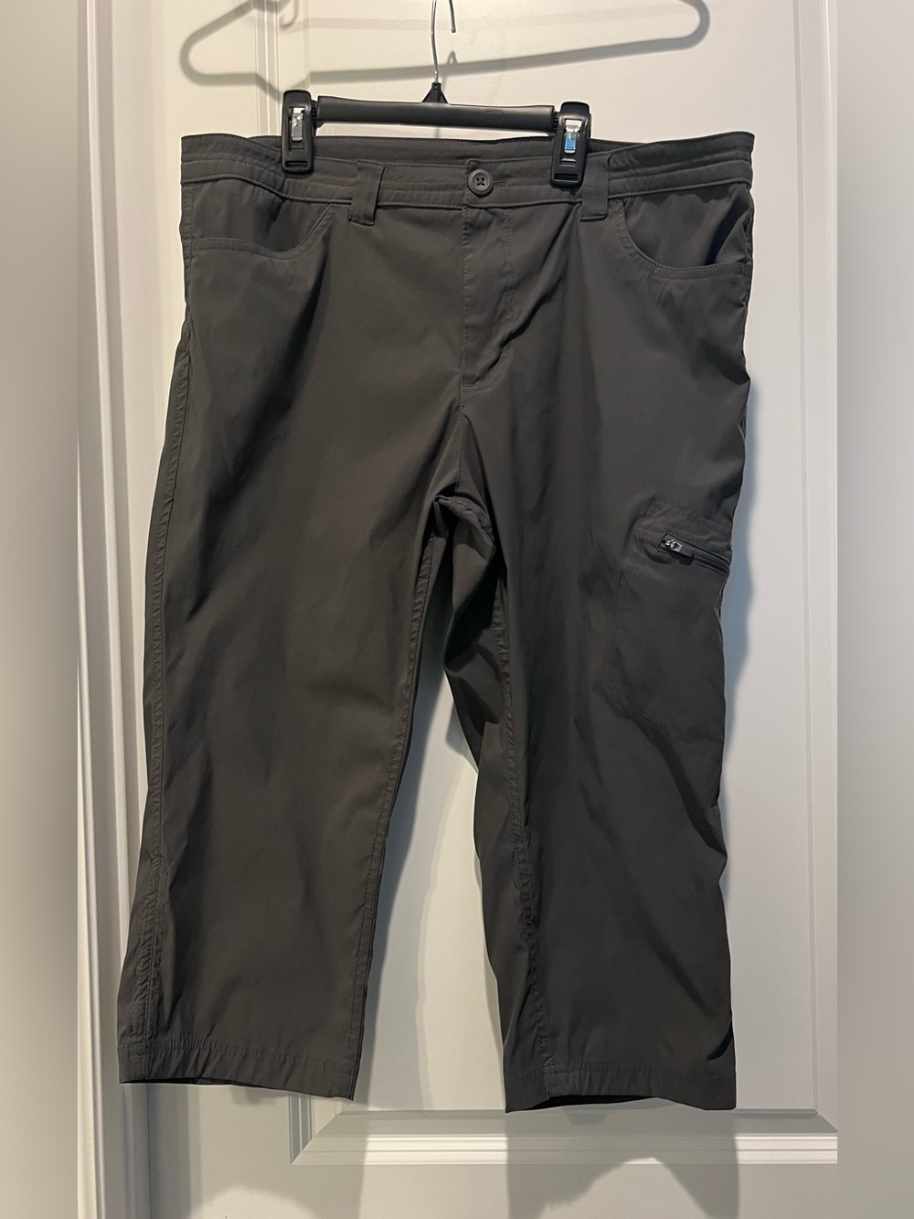 Women’s Plus Eddie Bauer Activewear Dark Grey  High- Rise  Capris Pants Size 16